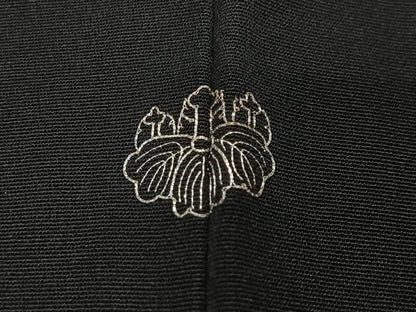 平和屋着物＃羽織　駒刺繍　光琳菊　黒地　金彩　正絹　逸品　CABE5178ua