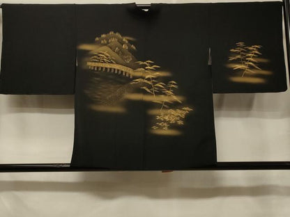 平和屋着物＃羽織　風景枝葉文　暈し染め　黒地　金彩　正絹　逸品　未使用　CABE5297in