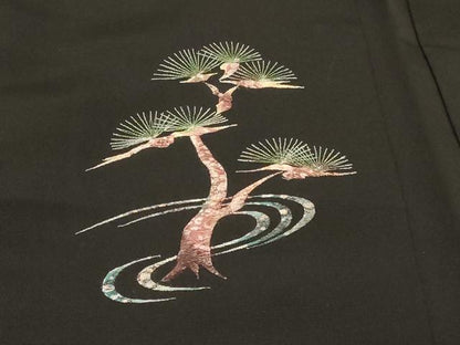 平和屋着物＃羽織　総刺繍　流水枝松文　黒地　正絹　逸品　CABE5493in