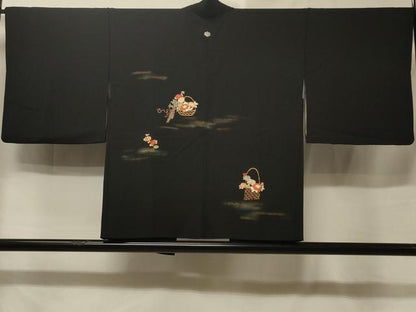平和屋着物＃羽織　駒刺繍　花籠文　黒地　金銀彩　正絹　逸品　CABE5507in