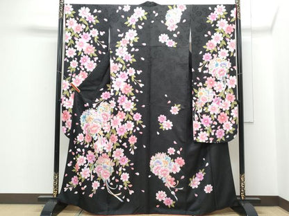 平和屋着物●豪華振袖　駒刺繍　花束文　黒地　銀通し地　正絹　逸品　CABE6621th