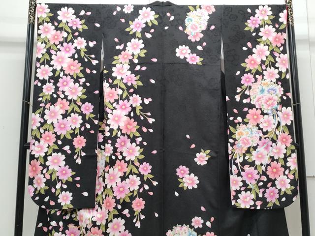平和屋着物●豪華振袖　駒刺繍　花束文　黒地　銀通し地　正絹　逸品　CABE6621th