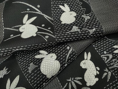 平和屋着物●上質な小紋　本場大島紬地　総刺繍　刺し子　市松兎　太陽　月　正絹　逸品　CABE6870ut