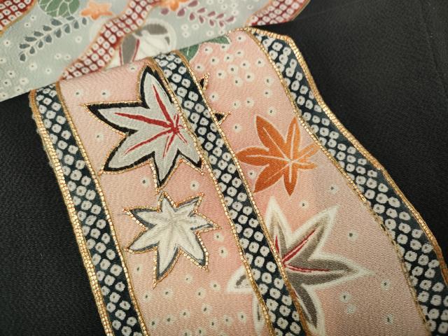 平和屋着物●豪華振袖　駒刺繍　熨斗草花文　黒地　金彩　正絹　逸品　CABE6879ut