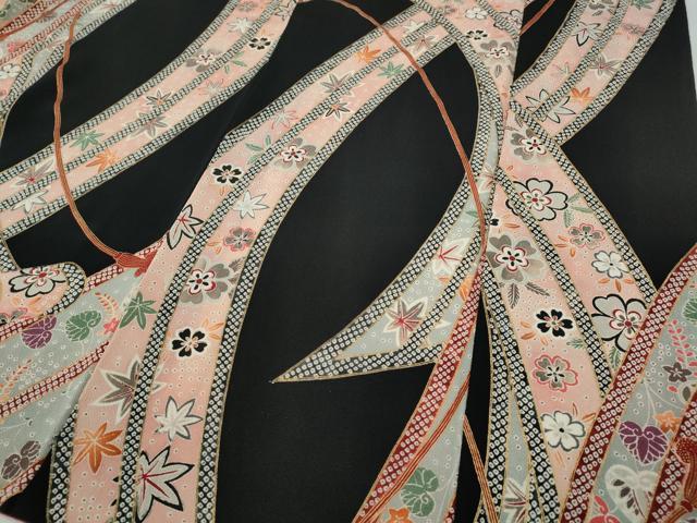 平和屋着物●豪華振袖　駒刺繍　熨斗草花文　黒地　金彩　正絹　逸品　CABE6879ut