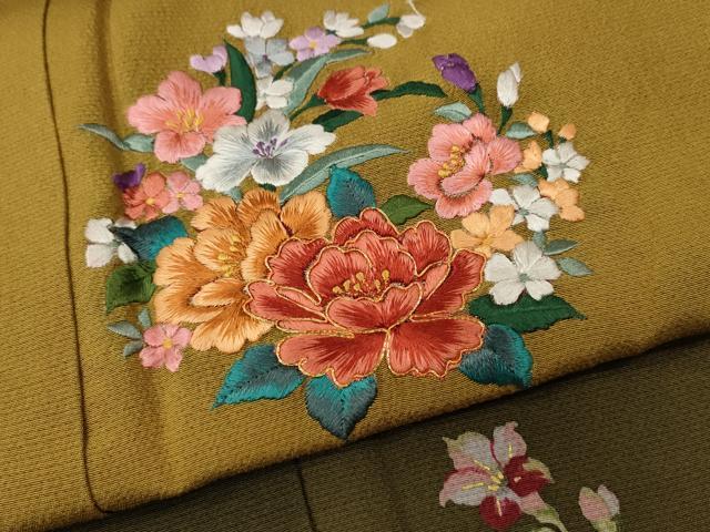 平和屋着物●豪華振袖　手描き　駒刺繍　草花丸文　暈し染め　金彩　正絹　逸品　CABE6921ut