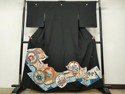 平和屋着物●本加賀友禅作家　鶴見保次　黒留袖　絵皿吉祥花文　正絹　逸品　CABE6949ut