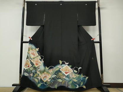 平和屋着物●京友禅の第一人者　松井青々　黒留袖　駒刺繍　菱花唐草舞蝶文　暈し染め　金銀彩　正絹　逸品　CABE7095ut