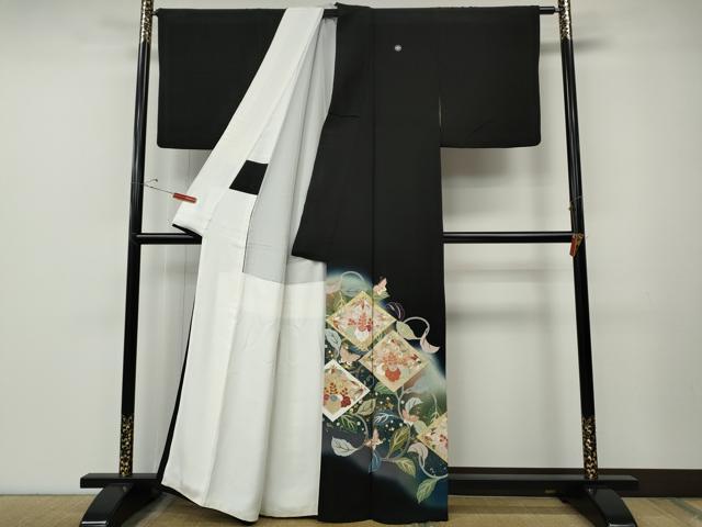 平和屋着物●京友禅の第一人者　松井青々　黒留袖　駒刺繍　菱花唐草舞蝶文　暈し染め　金銀彩　正絹　逸品　CABE7095ut