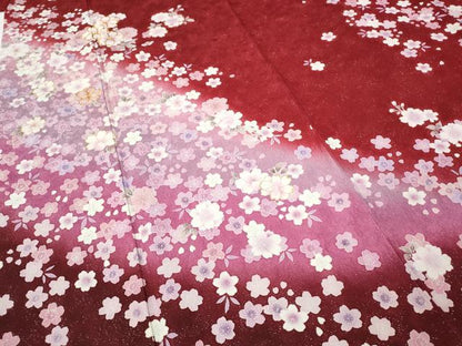 平和屋着物●豪華振袖　駒刺繍　舞桜文　暈し染め　金通し地　正絹　逸品　CABE7116ut