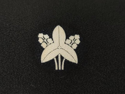 平和屋着物■豪華黒留袖　草花文　駒刺繍　雪輪松竹梅文　金彩　正絹　逸品　CABE7755ev