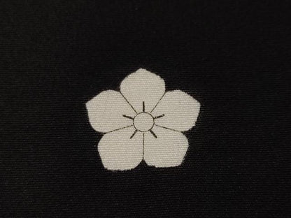 平和屋着物■豪華黒留袖　作家物　駒刺繍　向かい鳥正倉院花文　暈し染め　金彩　正絹　逸品　CABE7782ev