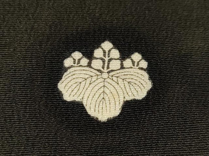 平和屋着物■豪華黒留袖　作家物　刺繍　尾長鳥　鴛鴦　地紙花文　暈し染め　金彩　正絹　逸品　CABE7863ev