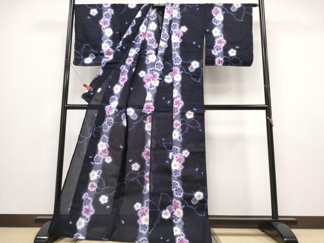 平和屋着物∴世界的ファッションデザイナー 山本寛斎 kansaiブランド 夏物 浴衣 舞蝶花文 黒地 金彩 綿 逸品 未使用 CABE8834ng