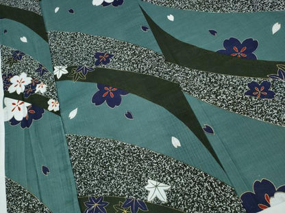 平和屋着物∴夏物　浴衣・小紋兼用　舞桜　斜線文　金彩　綿　逸品　CABE9191ng