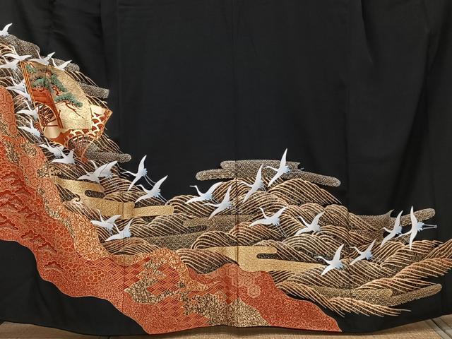 平和屋着物■豪華黒留袖　作家物　駒刺繍　波飛鶴扇松文　金彩　正絹　逸品　CABE9825xi