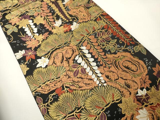 平和屋着物●六通柄袋帯　唐織　松藤紅葉文様　黒地　金糸　正絹　逸品　CABF0335ak