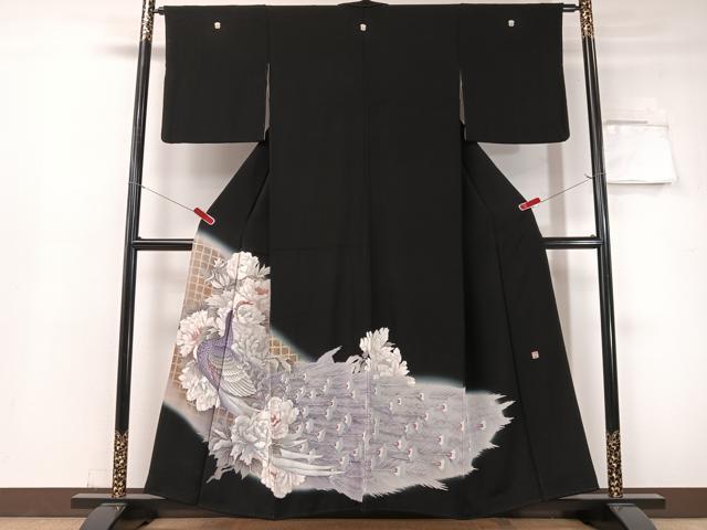 平和屋着物▼日本工芸会正会員　福島輝子　黒留袖　刺繍　孔雀牡丹文　暈し染め　金銀糸　正絹　逸品　CABF0690vp