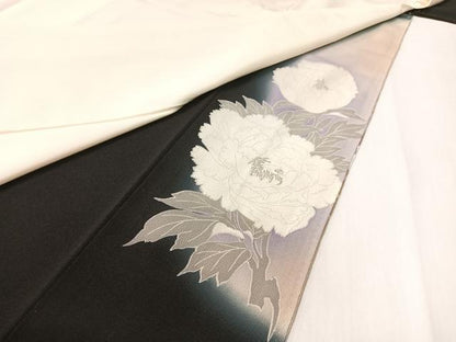平和屋着物▼日本工芸会正会員　福島輝子　黒留袖　刺繍　孔雀牡丹文　暈し染め　金銀糸　正絹　逸品　CABF0690vp
