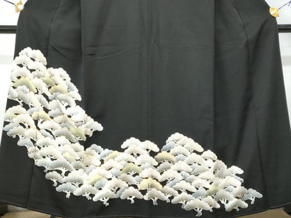 平和屋着物■豪華黒留袖　駒刺繍　枝松文　金彩　正絹　逸品　CABF0879fb
