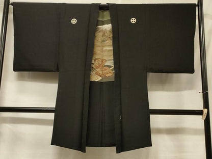 平和屋着物＃男性　長羽織　黒紋付き　羽裏：風景文　正絹　逸品　CABF1283in