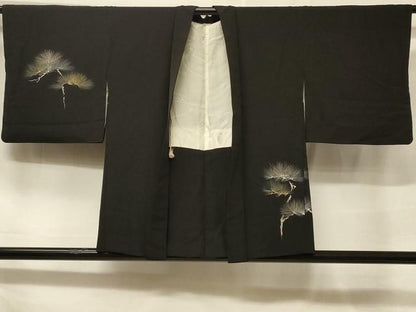 平和屋着物＃羽織　枝松文　黒地　金彩　正絹　逸品　CABF1304in