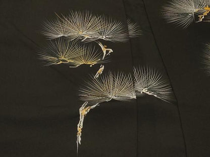 平和屋着物＃羽織　枝松文　黒地　金彩　正絹　逸品　CABF1304in