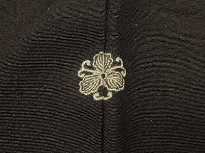 平和屋着物＃羽織　草花文　黒地　正絹　逸品　CABF1367in
