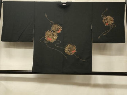 平和屋着物＃羽織　駒刺繍　鏡裏草花文　黒地　金彩　正絹　逸品　未使用　CABF1515in