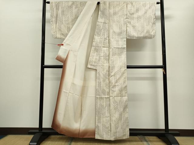 平和屋着物■本場大島紬 白大島 矢羽根文 正絹 逸品 CABF3193ze