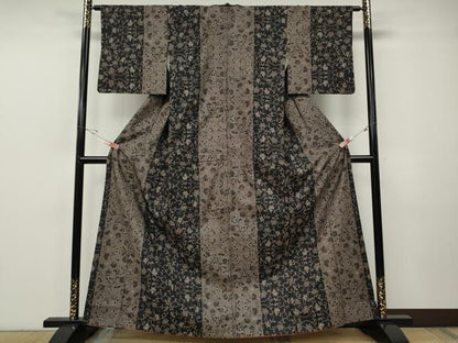 平和屋着物●本場大島紬　9マルキ　花唐草文　正絹　逸品　CABF3332ut