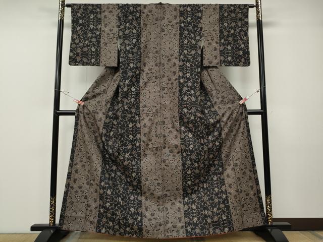 平和屋着物●本場大島紬　9マルキ　花唐草文　正絹　逸品　CABF3332ut