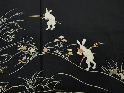 平和屋着物●訪問着　駒刺繍　兎　草花文　黒地　金彩　正絹　逸品　CABF3361ut