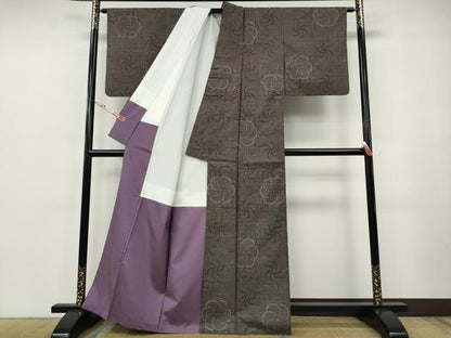 平和屋着物●本場大島紬　9マルキ　泥染め　捻梅　岩元高蔵作　証紙付き　正絹　逸品　CABF3406ut