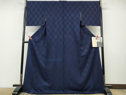 平和屋着物●藍造り国選定無形文化財　藍師・佐藤昭人　色無地　天然阿波藍　市松地紋　鉄紺色　認定証付き　正絹　逸品　CABF3433ut