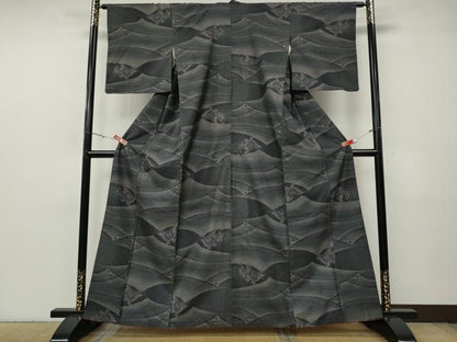 平和屋着物●本場大島紬　9マルキ　舞蝶文　正絹　逸品　CABF3528ut