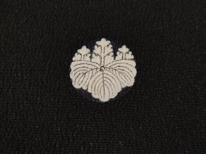 平和屋着物■豪華黒留袖 駒刺繍 蜀江鳳凰絵皿花文 暈し染め 金彩 正絹 逸品 CABF3769ev