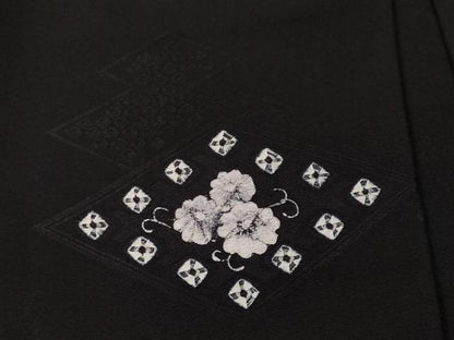 平和屋着物＃羽織　刺繍　地紋起こし　菱花文　黒地　正絹　逸品　CABF3875ev