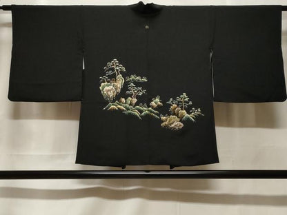 平和屋着物＃羽織　刺繍　風景文　黒地　金糸　正絹　逸品　CABF3910ev