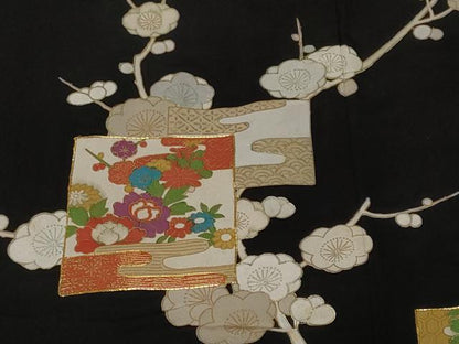 平和屋着物＃羽織　駒刺繍　色紙重ね枝梅文　黒地　金彩　正絹　逸品　CABF3930ev