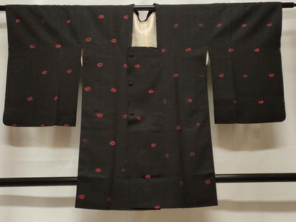 平和屋着物＃道行コート　菱菊文　黒地　正絹　逸品　CABF3937ev