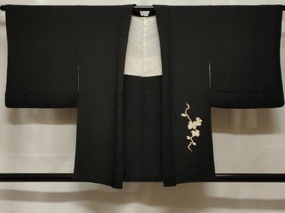 平和屋着物＃羽織　駒刺繍　宝尽くし蔦の葉文　黒地　金彩　正絹　逸品　CABF3956ev