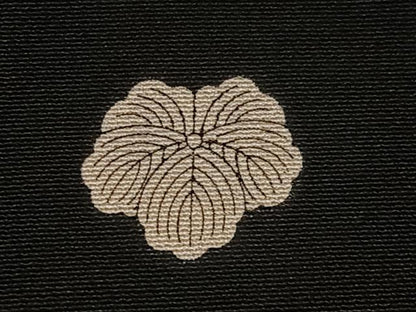 平和屋着物■豪華黒留袖　駒刺繍　御所車笹松文　金彩　正絹　逸品　CABF5184xe