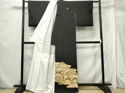 平和屋着物■豪華黒留袖　駒刺繍　飛鶴花松文　金彩　正絹　逸品　CABF6541ou