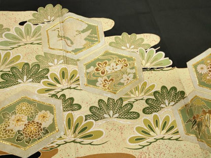 平和屋着物■豪華黒留袖　駒刺繍　飛鶴花松文　金彩　正絹　逸品　CABF6541ou