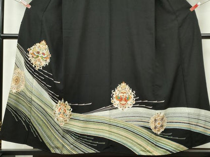 平和屋着物■豪華黒留袖　駒刺繍　更紗花鳥文　金彩　正絹　逸品　CABF6656ou