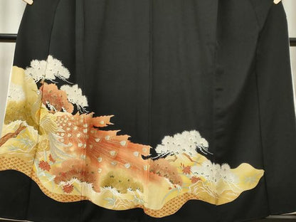 平和屋着物■豪華黒留袖　駒刺繍　孔雀松文　金彩　正絹　逸品　CABF6783ou
