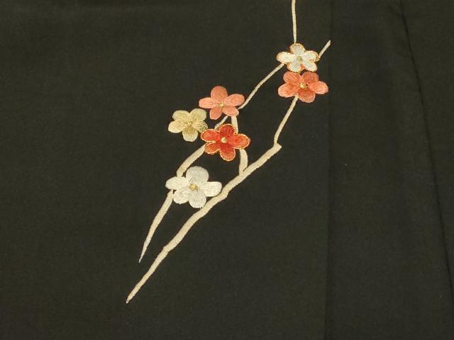 平和屋着物＃羽織　駒刺繍　総刺繍　槍梅文　黒地　正絹　逸品　CABF8838in