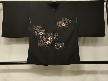 平和屋着物＃中国三大刺繍　相良刺繍　総刺繍　羽織　草花文　黒地　正絹　逸品　CABF8921in