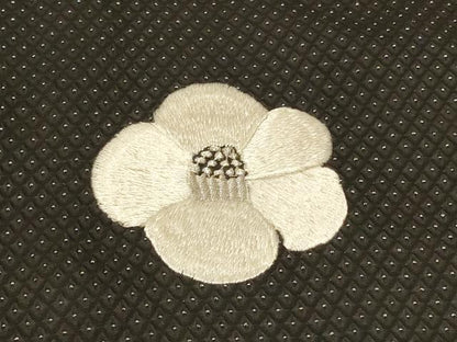 平和屋着物＃羽織　刺繍　椿　黒地　銀糸　正絹　逸品　CABF8984in